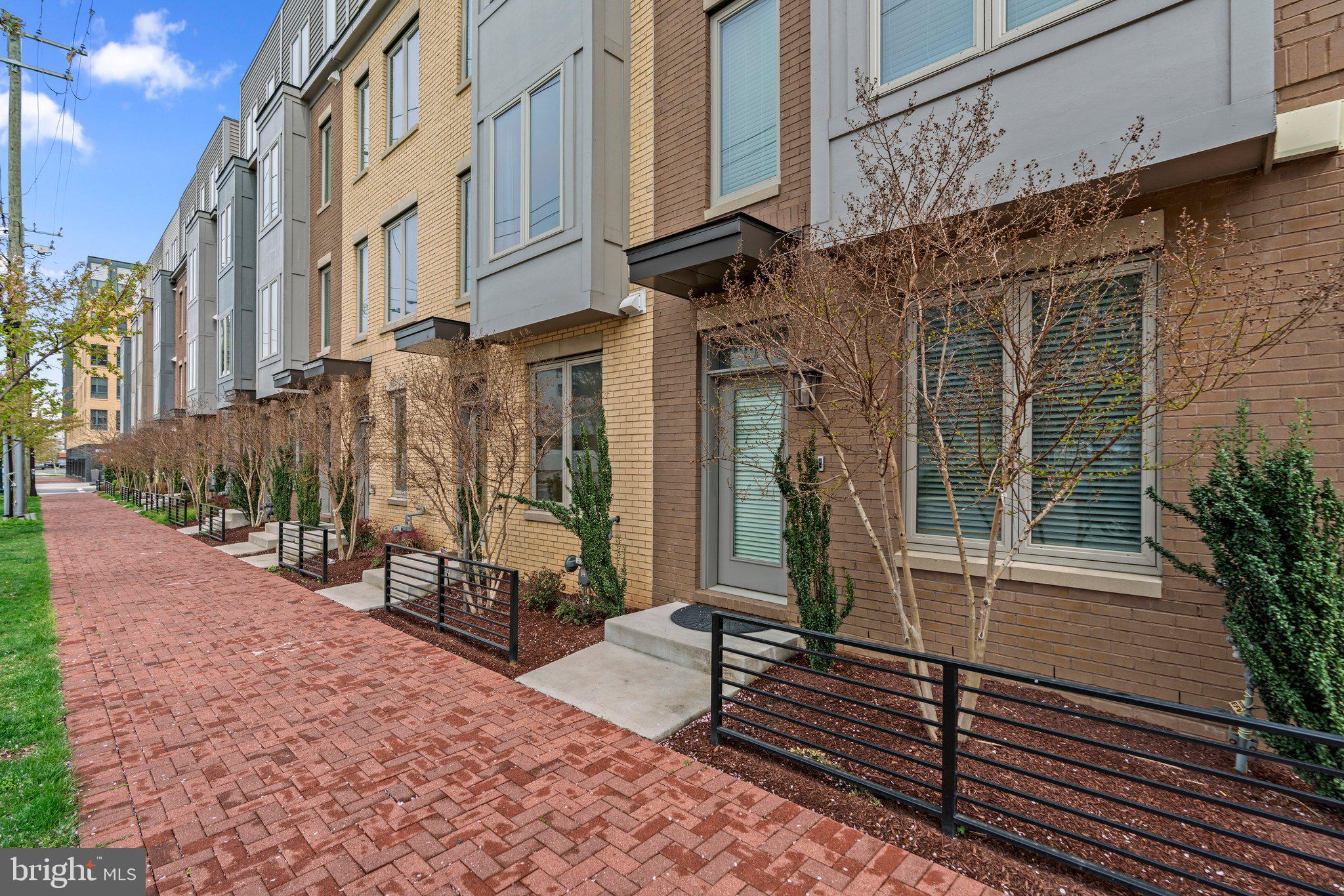 CHAPMAN ROW AT TWINBROOK METRO - Residential Lease