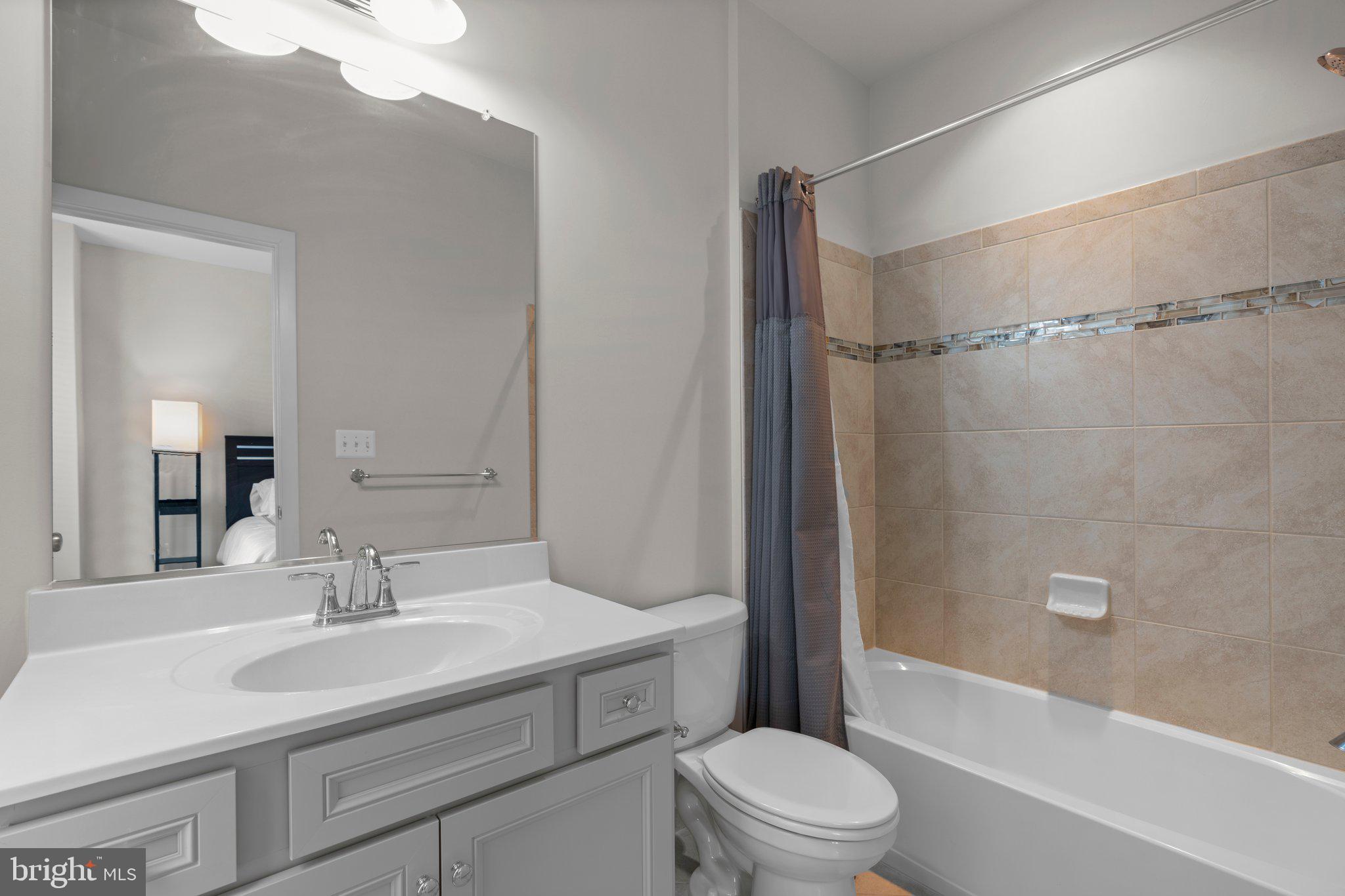 CHAPMAN ROW AT TWINBROOK METRO - Residential Lease