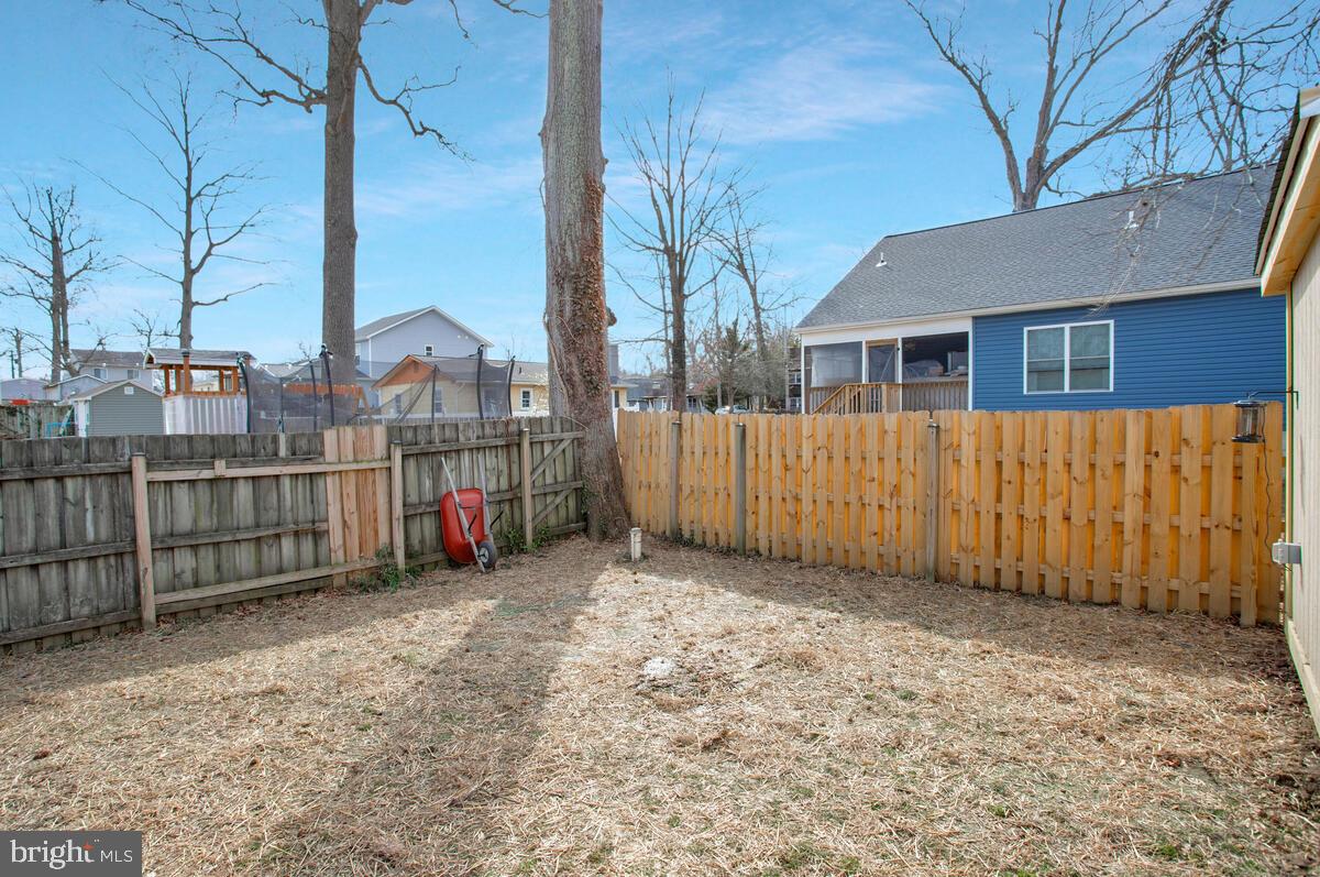 WOODLAND BEACH - Residential