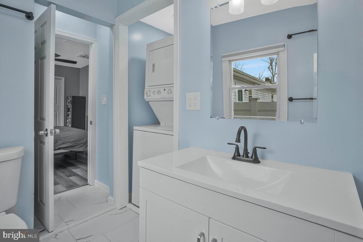 WOODLAND BEACH - Residential