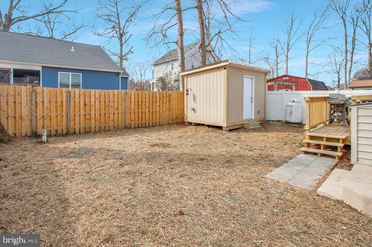 WOODLAND BEACH - Residential