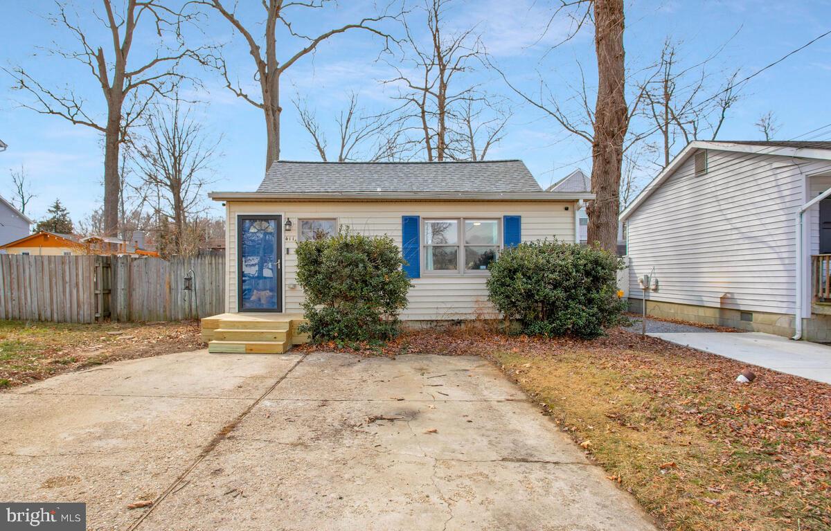 WOODLAND BEACH - Residential