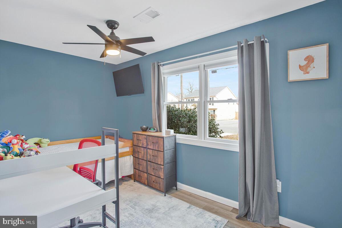 WOODLAND BEACH - Residential