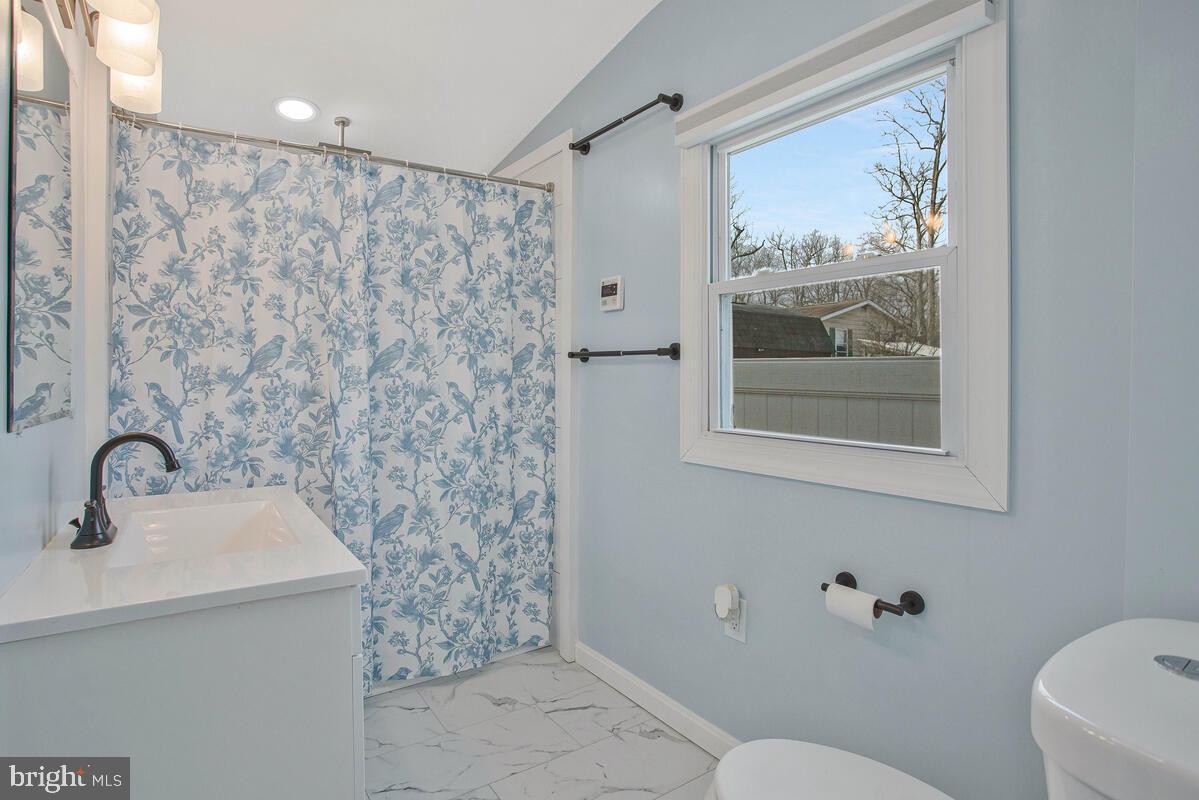 WOODLAND BEACH - Residential