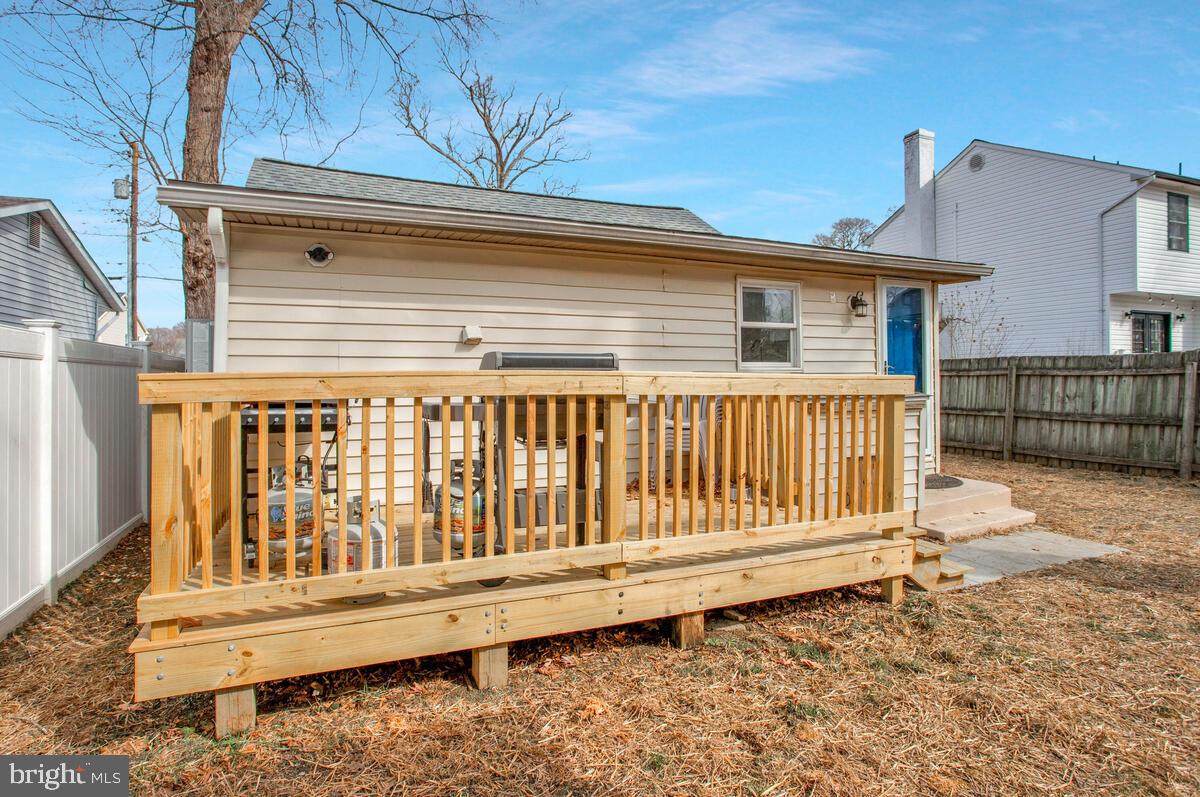 WOODLAND BEACH - Residential