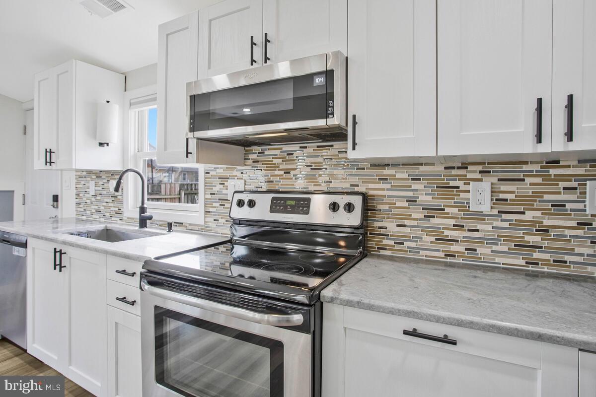 WOODLAND BEACH - Residential