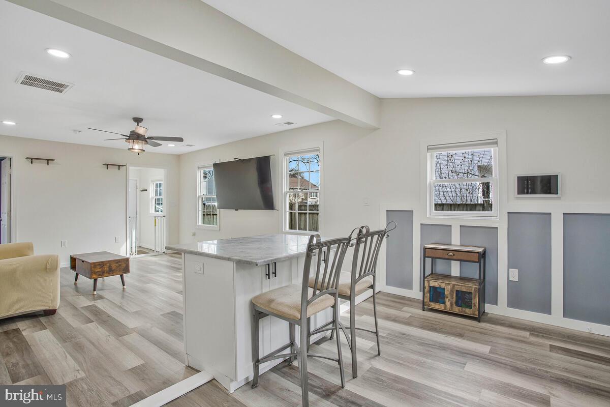 WOODLAND BEACH - Residential