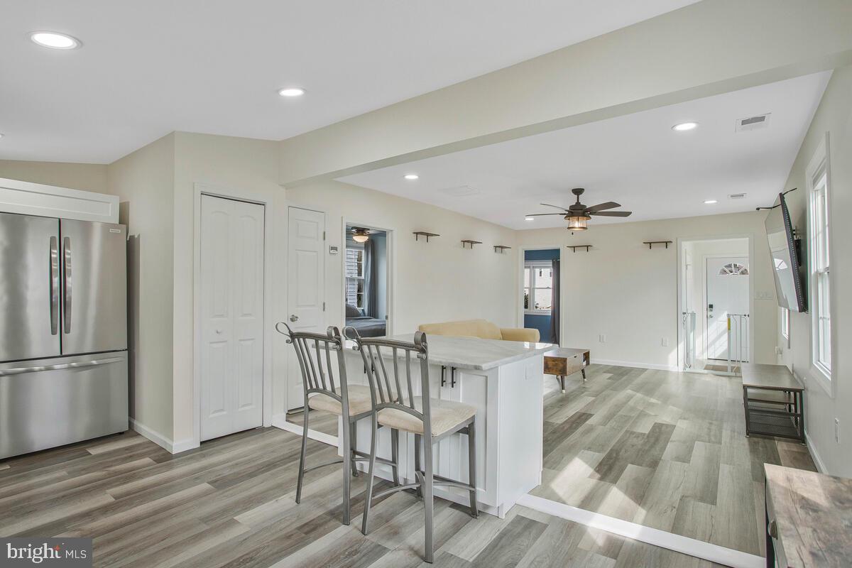 WOODLAND BEACH - Residential