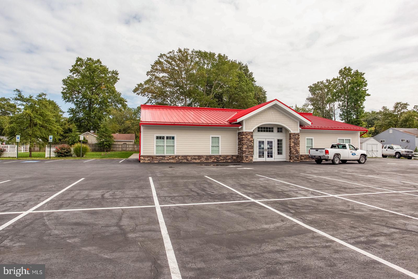 WOODLAND BEACH - Residential