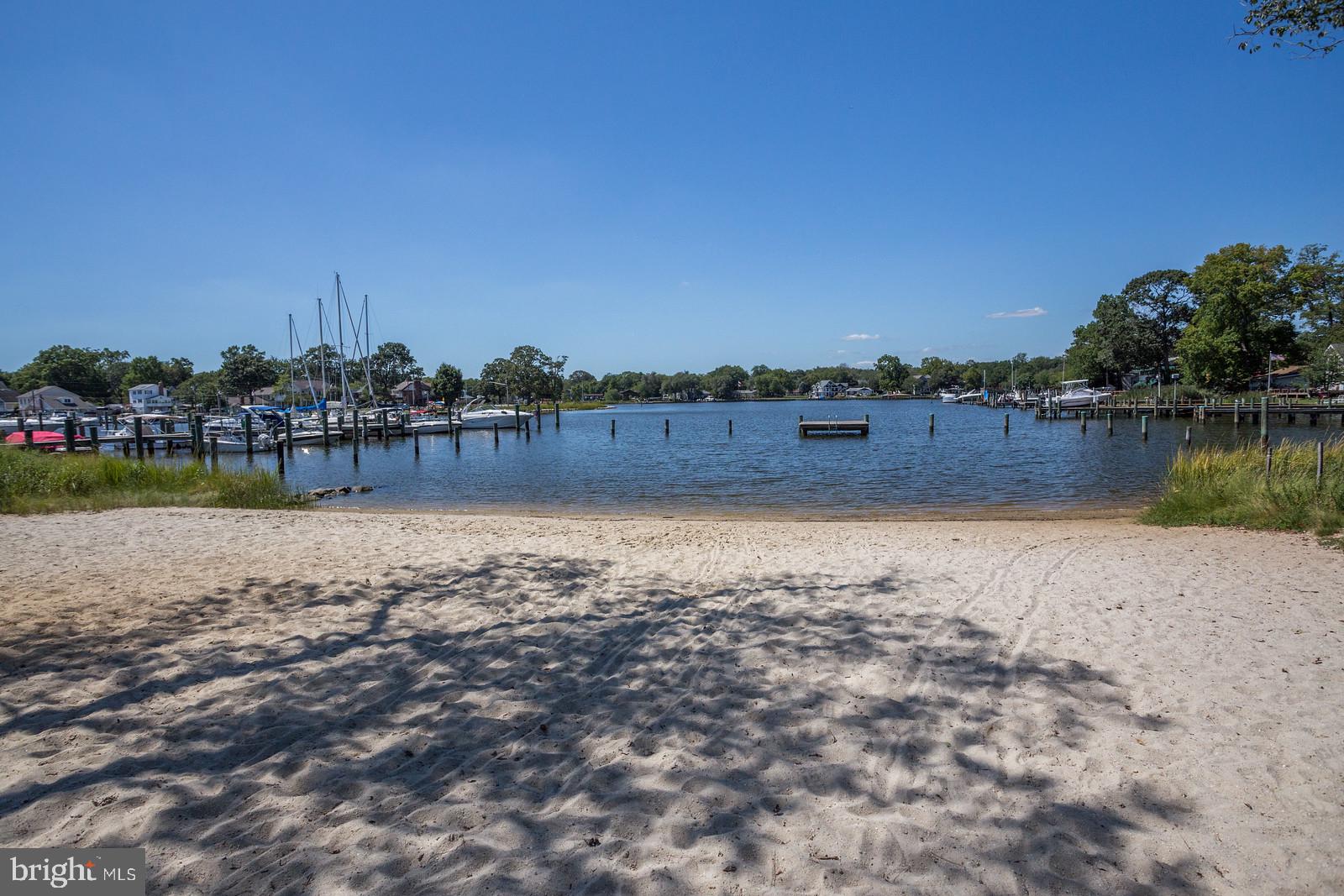 WOODLAND BEACH - Residential