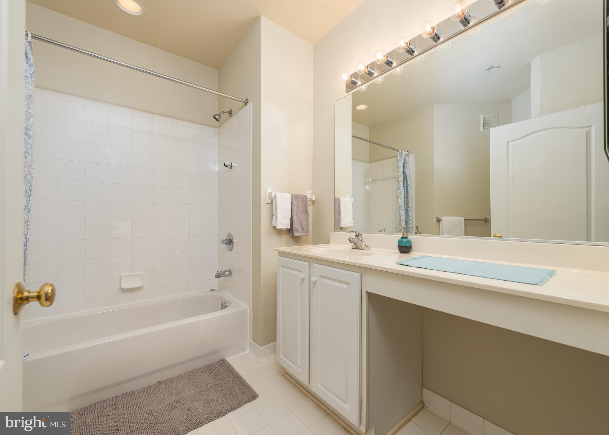 RIVER HILL - Residential Lease