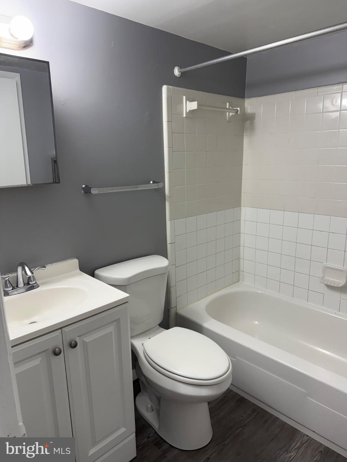 125 CLUBHOUSE DRIVE B SW 7