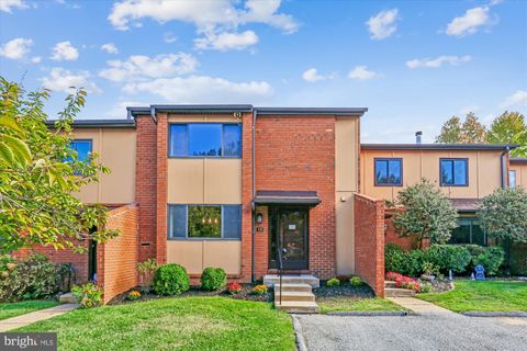 Photo of 15 Lacosta Court, BALTIMORE, MD 21204 (MLS # MDBC2144156)