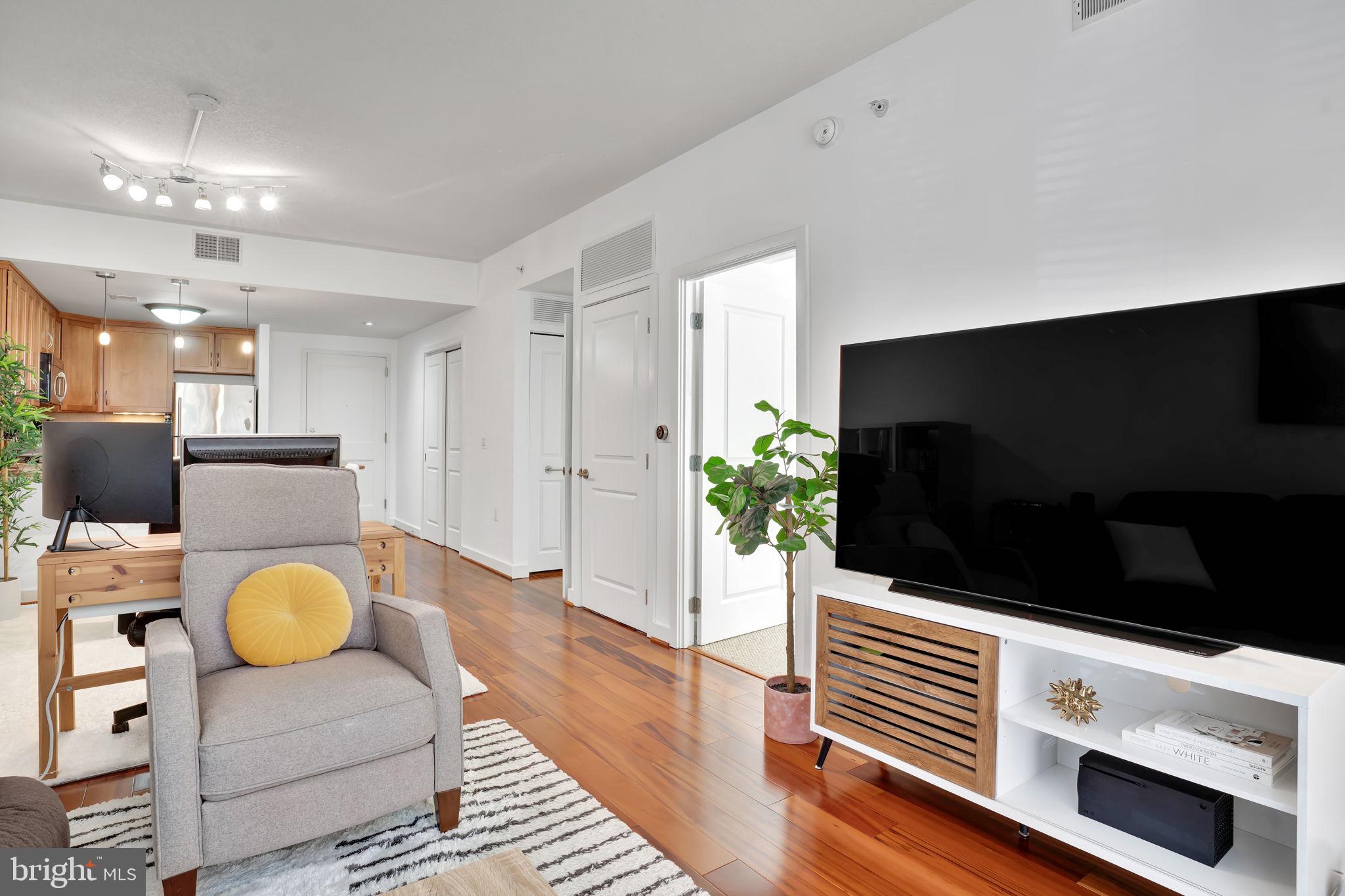 RESIDENCES AT LIBERTY CENTER - Residential Lease