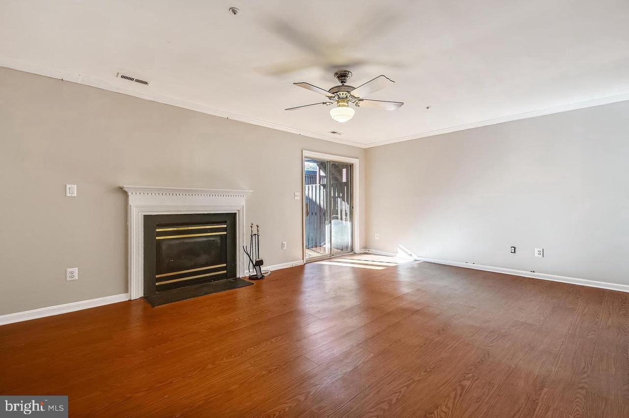 1727 WOOD CARRIAGE WAY 105