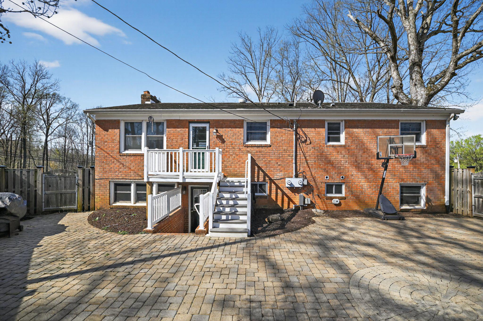 POST ROAD VILLAGE - Residential