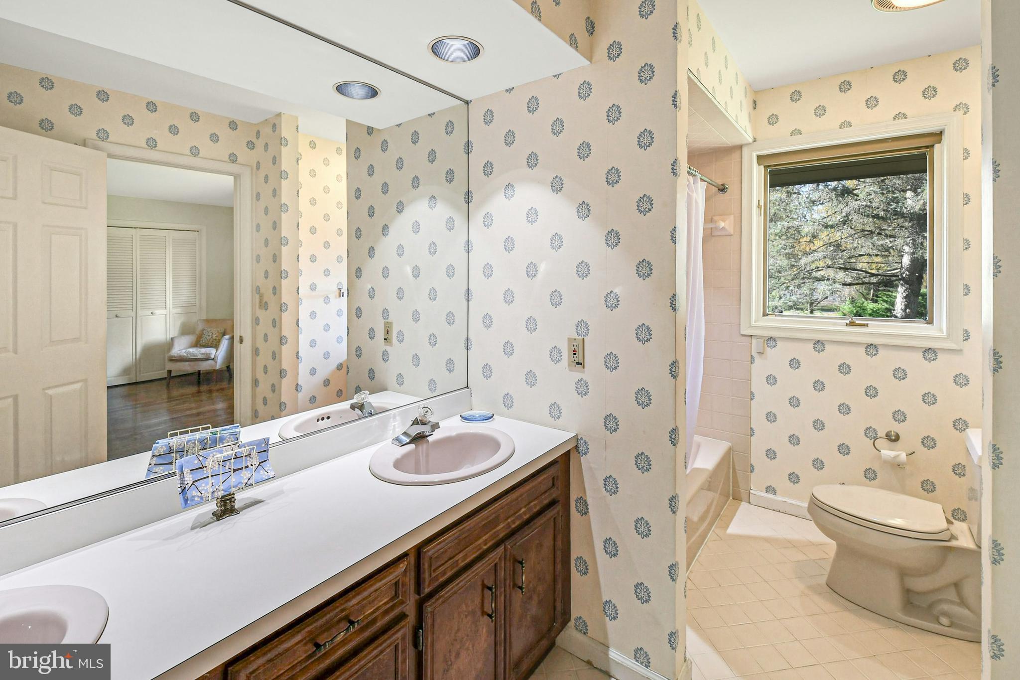 WEYHILL CONDO - Residential