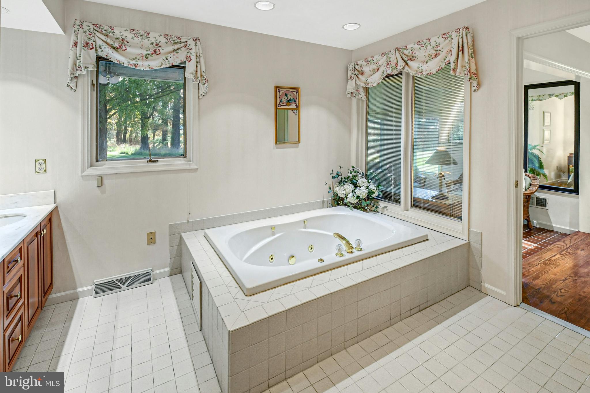 WEYHILL CONDO - Residential