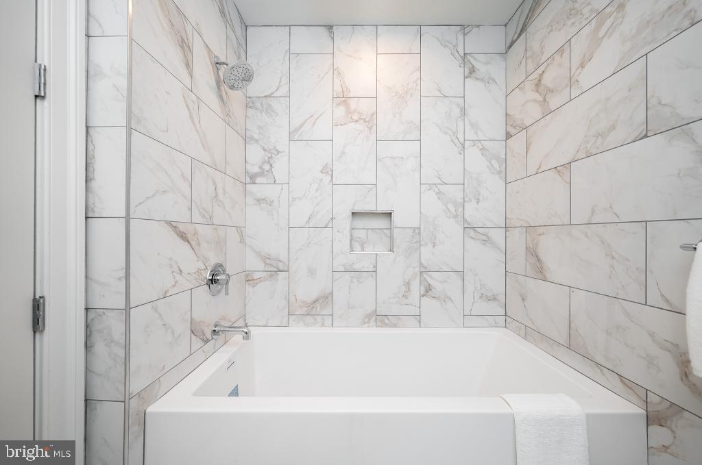 LOGAN SQUARE - Residential Lease