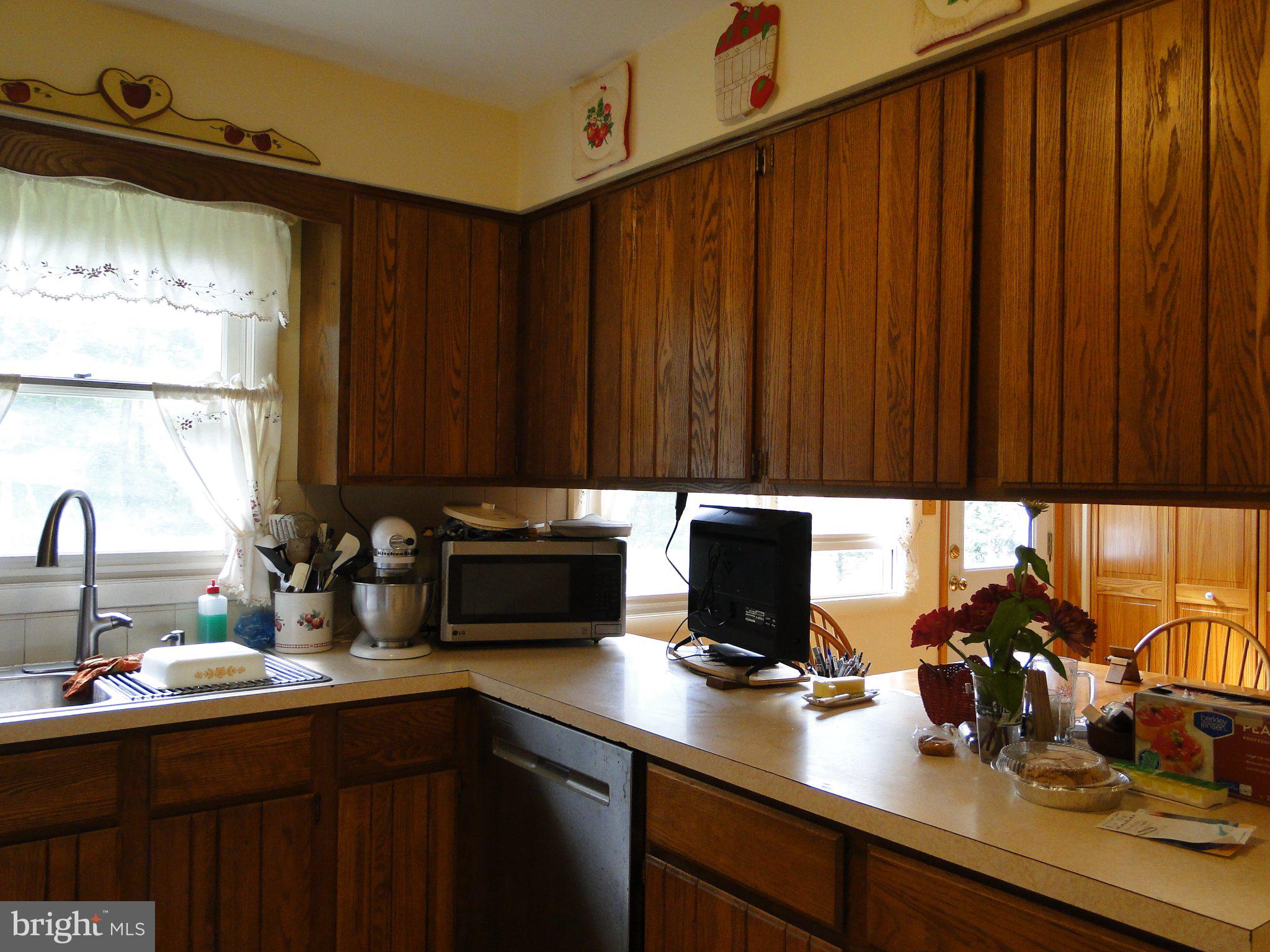 8 CLOVER LANE
