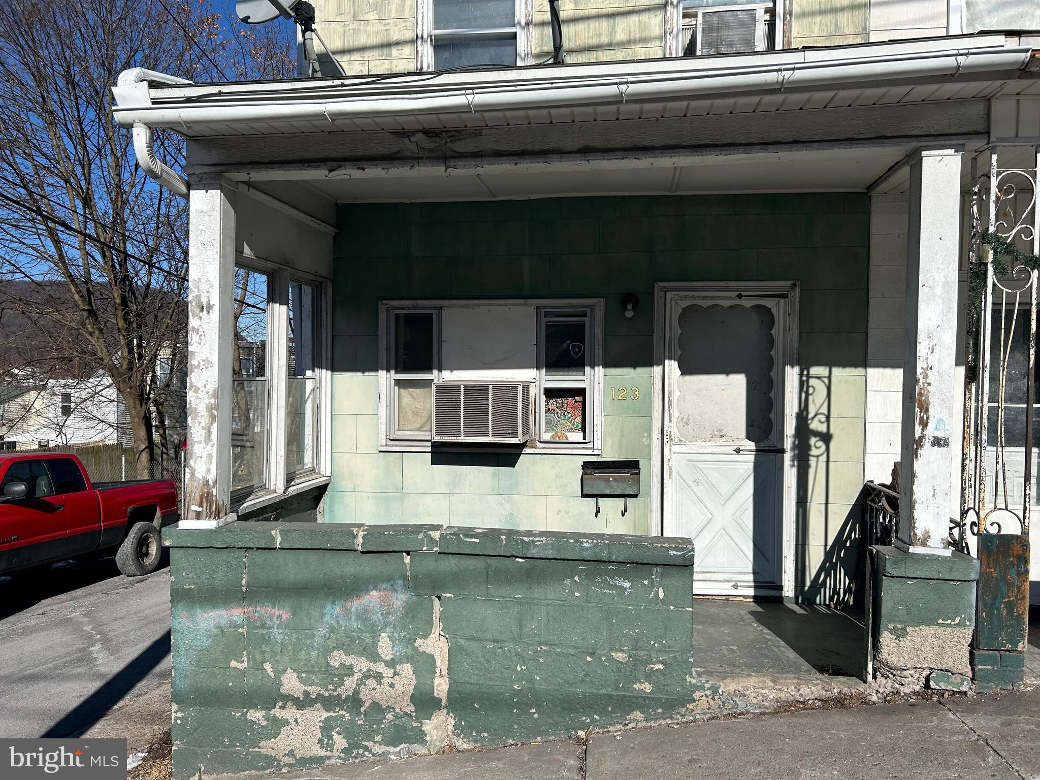 123 W MONTGOMERY STREET