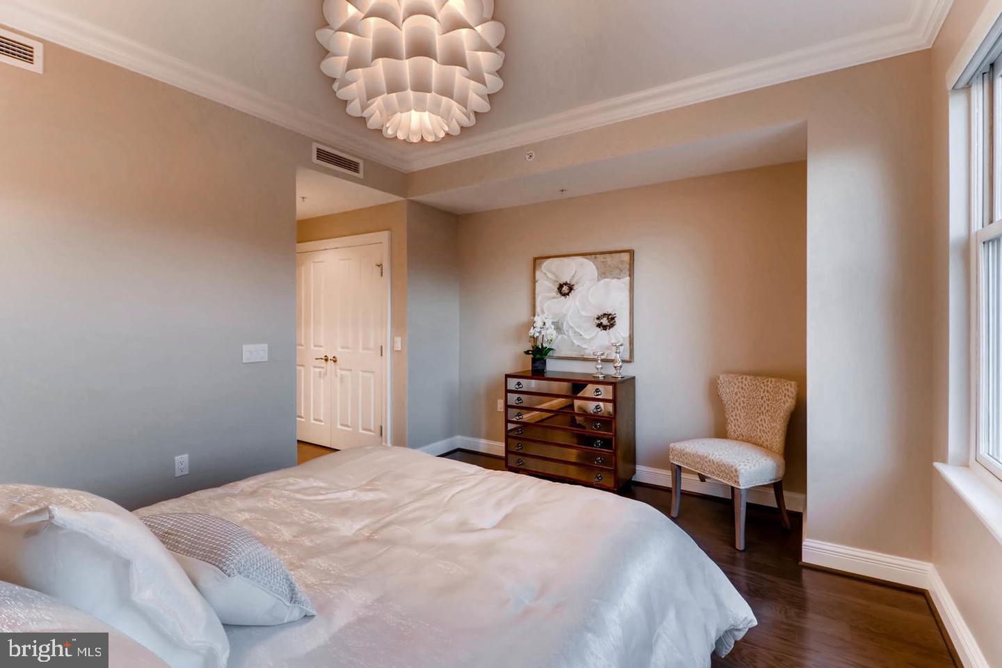 THE RITZ-CARLTON RESIDENCES - Residential Lease