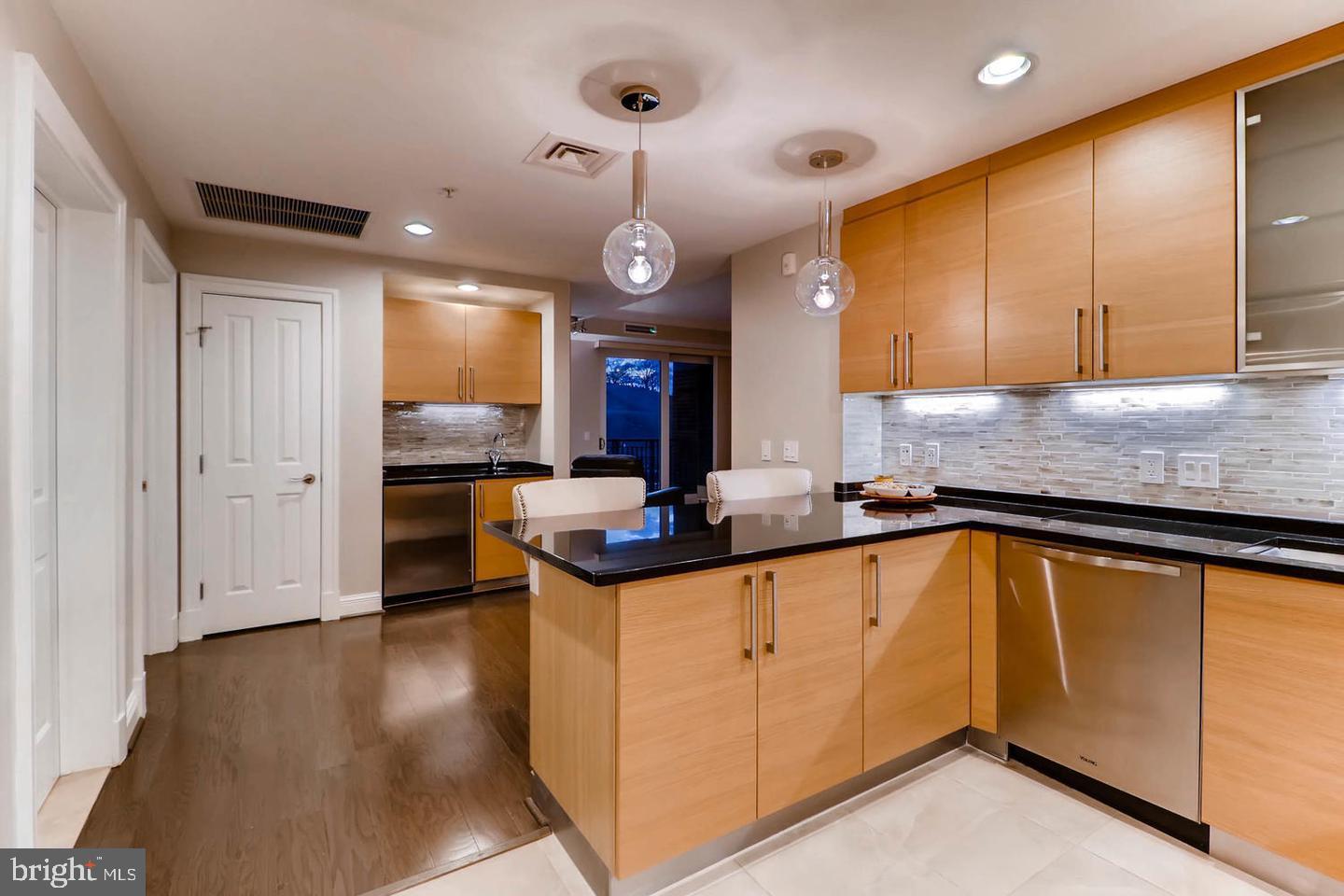 THE RITZ-CARLTON RESIDENCES - Residential Lease