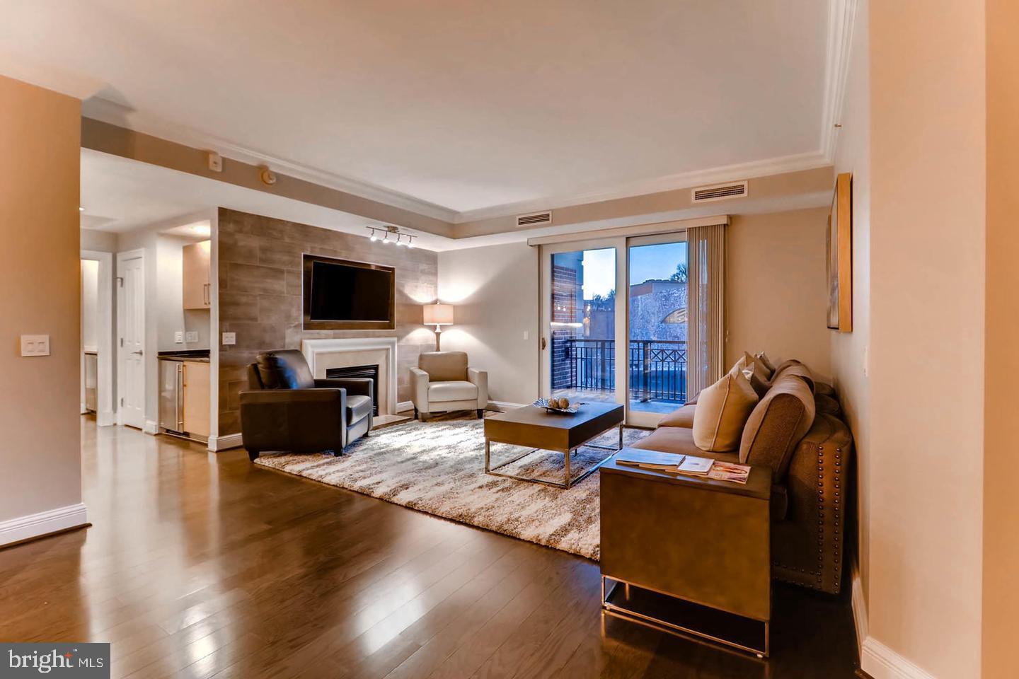 THE RITZ-CARLTON RESIDENCES - Residential Lease