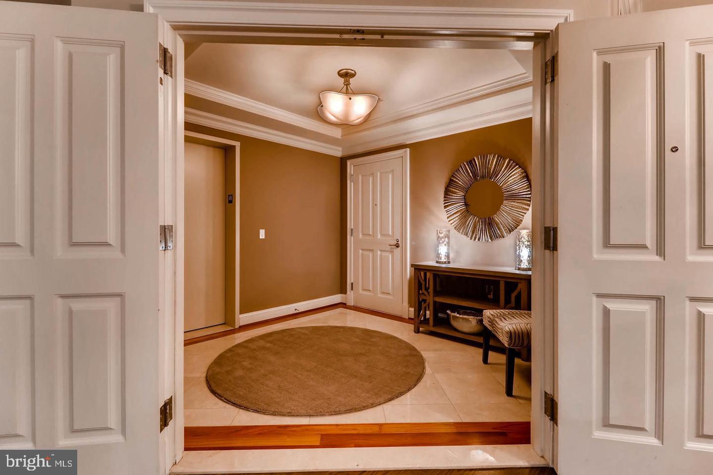 THE RITZ-CARLTON RESIDENCES - Residential Lease