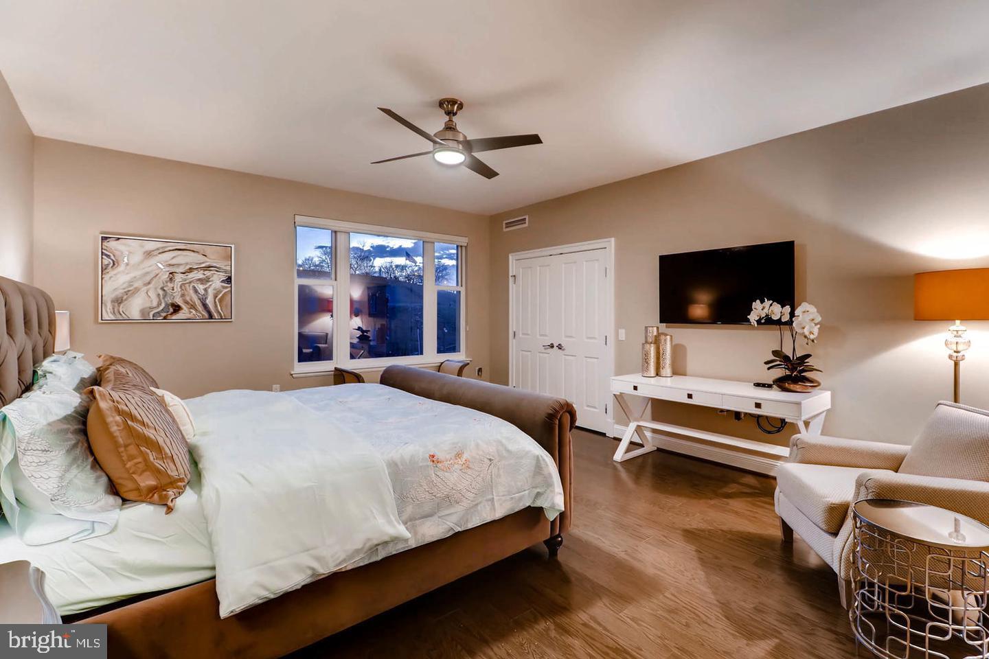 THE RITZ-CARLTON RESIDENCES - Residential Lease