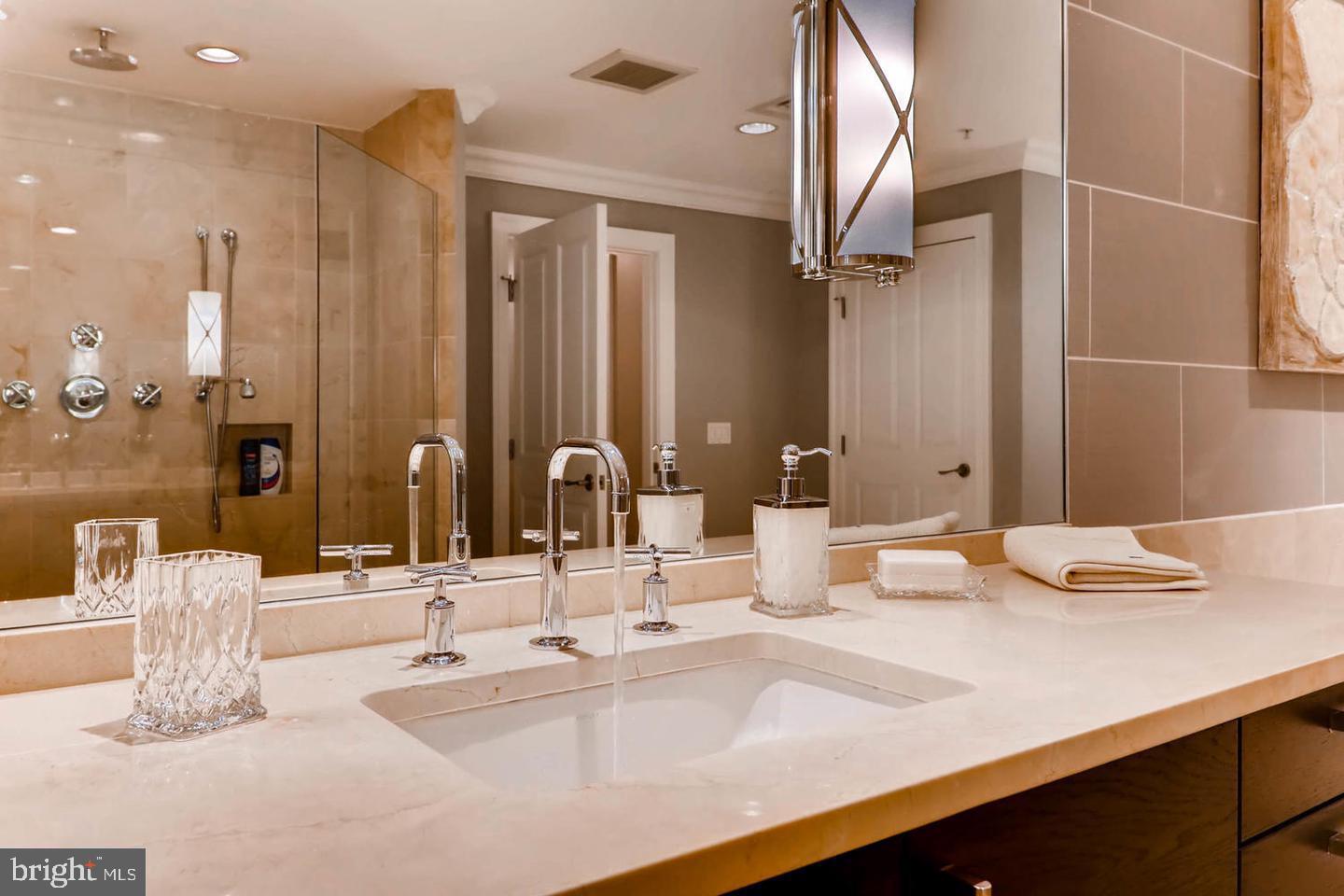 THE RITZ-CARLTON RESIDENCES - Residential Lease