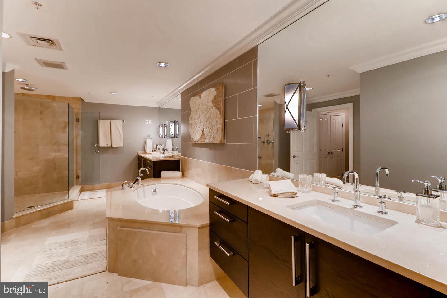 THE RITZ-CARLTON RESIDENCES - Residential Lease