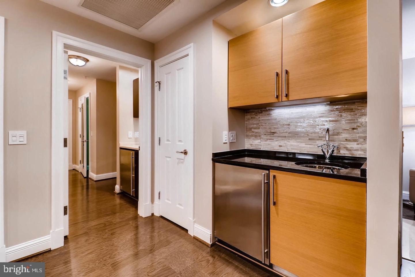 THE RITZ-CARLTON RESIDENCES - Residential Lease