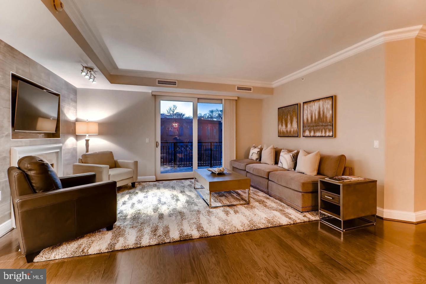 THE RITZ-CARLTON RESIDENCES - Residential Lease