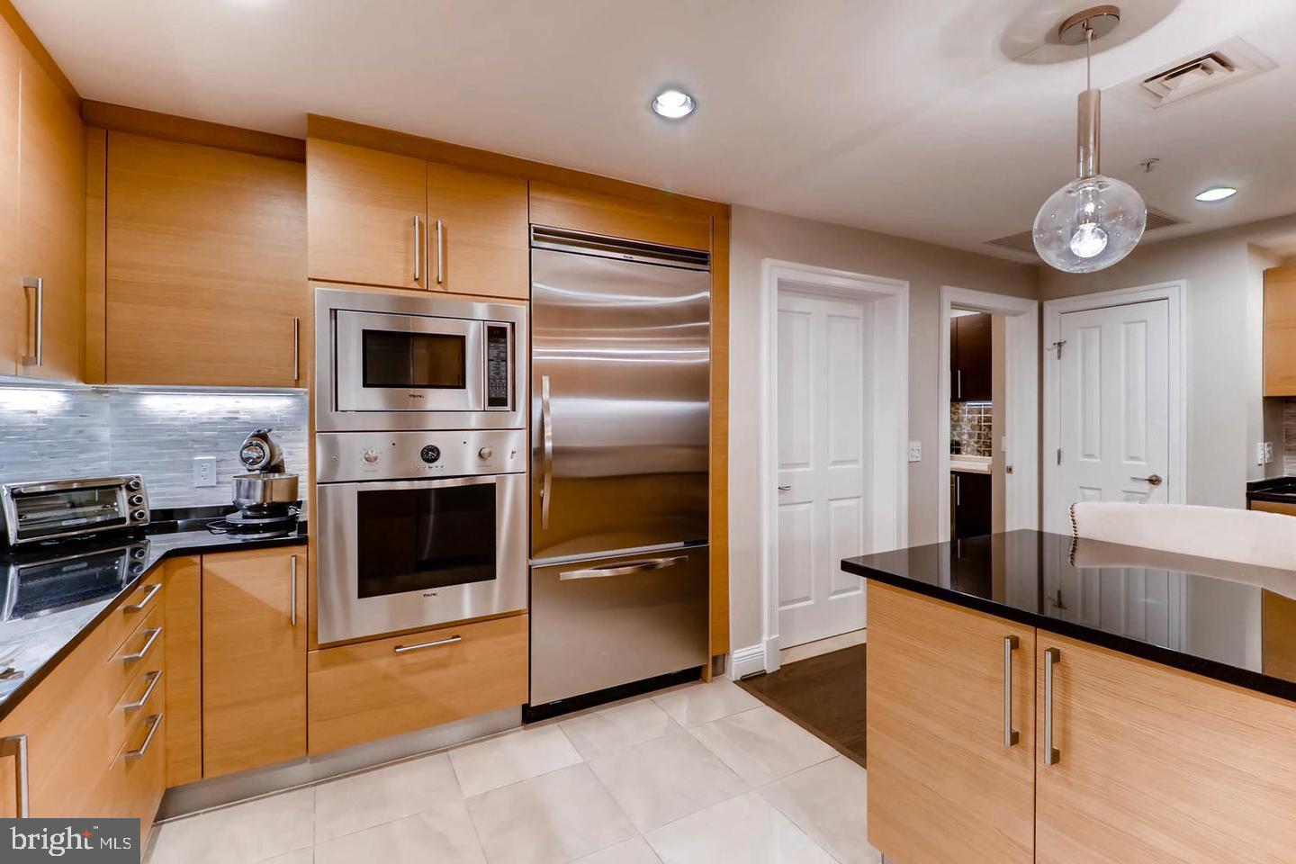 THE RITZ-CARLTON RESIDENCES - Residential Lease