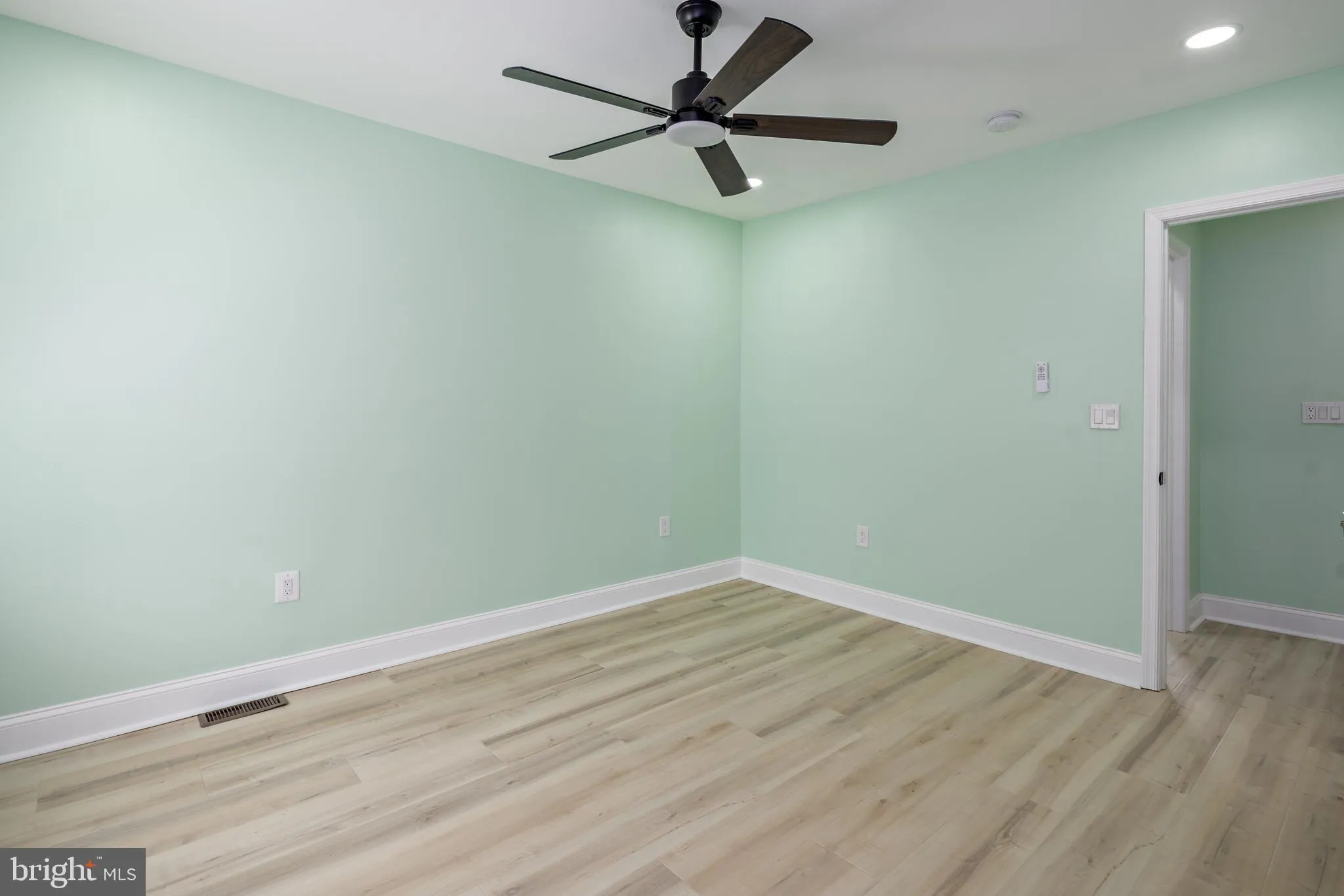 Baltimore, Maryland 21224, United States, 3 Bedrooms Bedrooms, ,3 BathroomsBathrooms,Residential,Active,123882