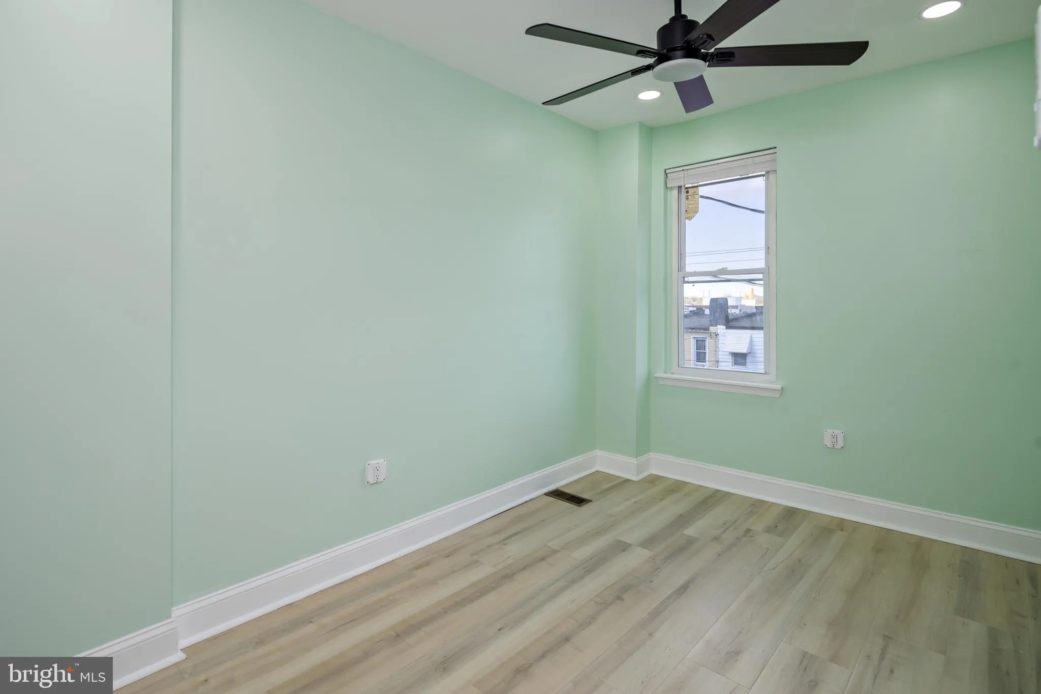 Baltimore, Maryland 21224, United States, 3 Bedrooms Bedrooms, ,3 BathroomsBathrooms,Residential,Active,123882