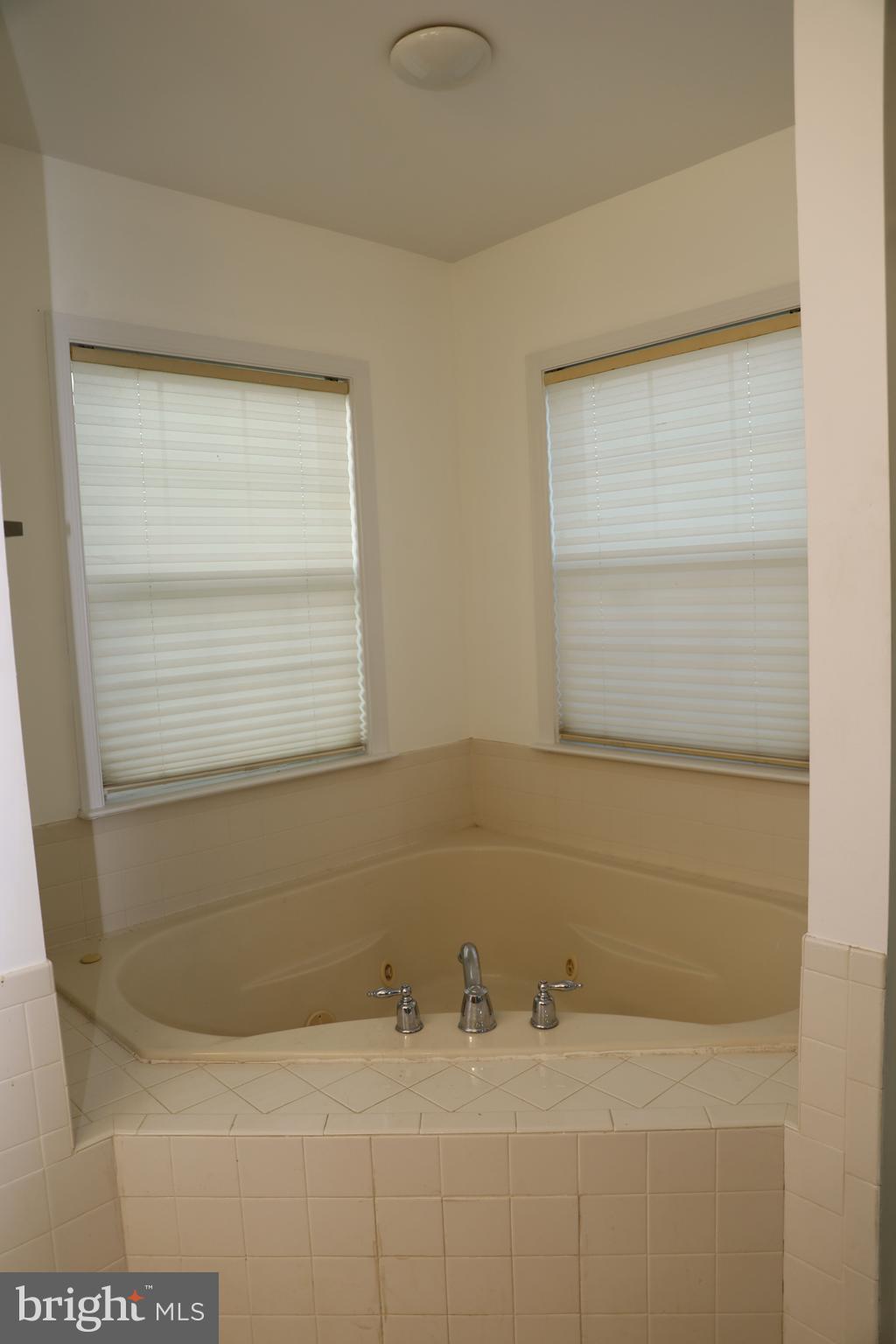 MCCAULEY CROSSING - Residential Lease