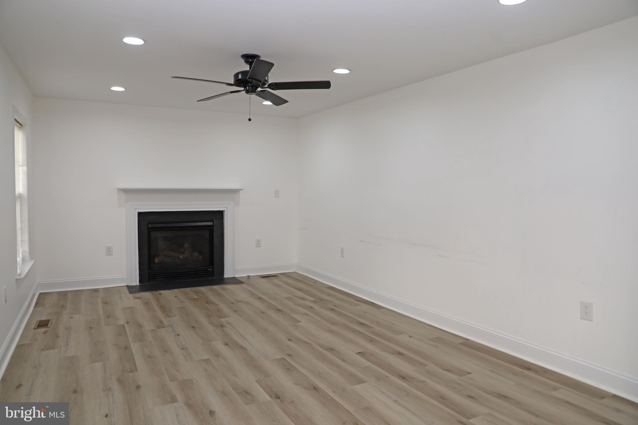 MCCAULEY CROSSING - Residential Lease