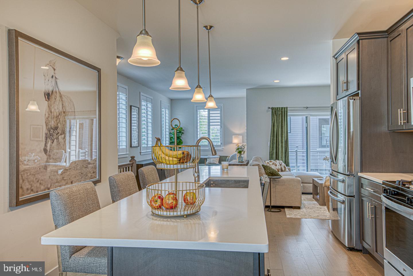 1001 LAKEVIEW COURT 1001