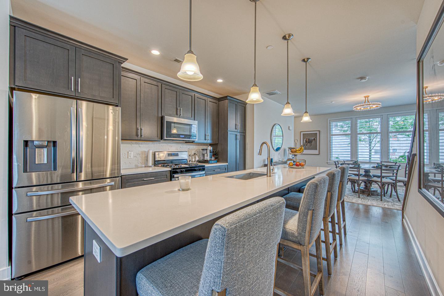 1001 LAKEVIEW COURT 1001