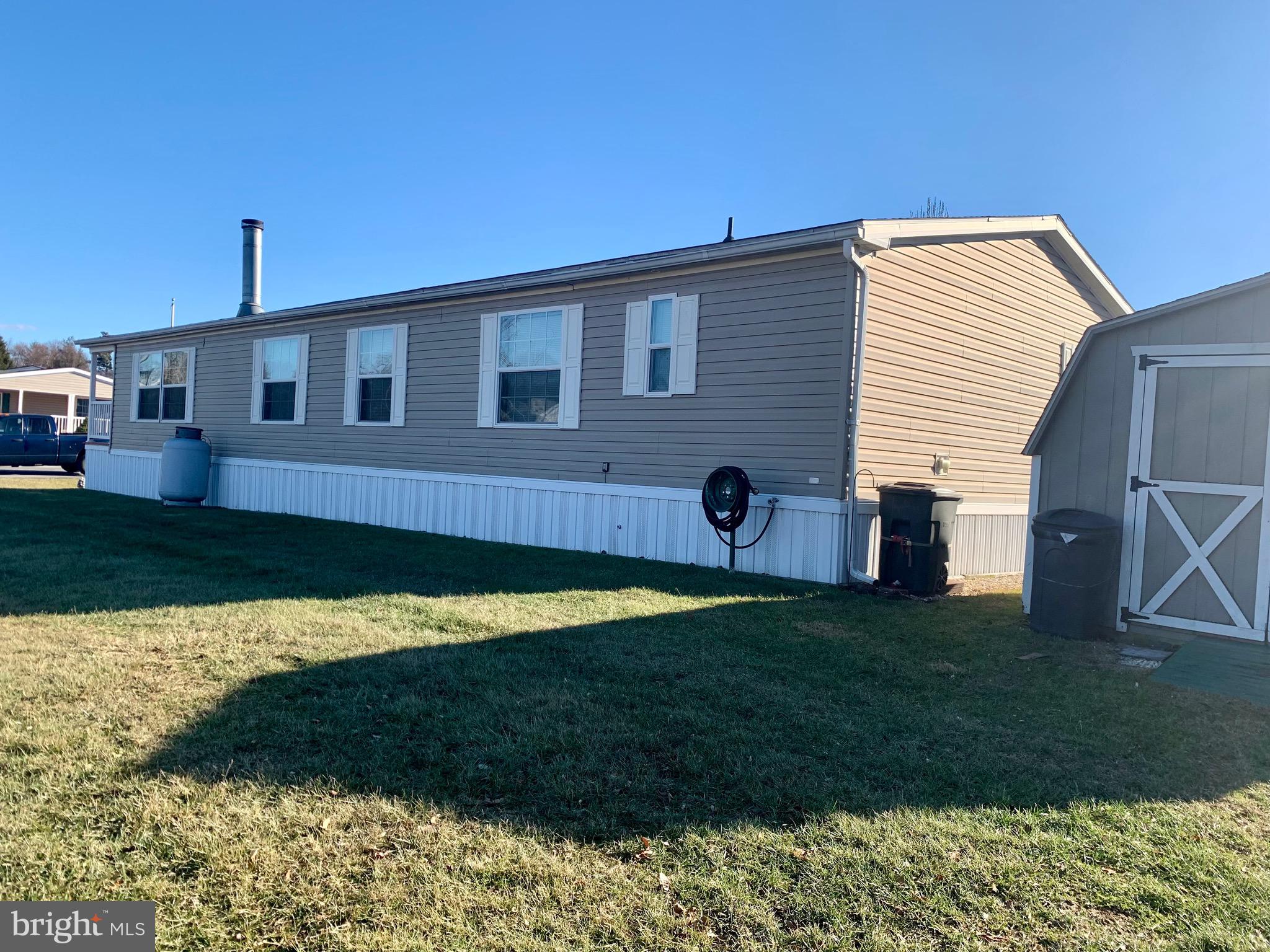 LAKESIDE VILLAGE - Residential