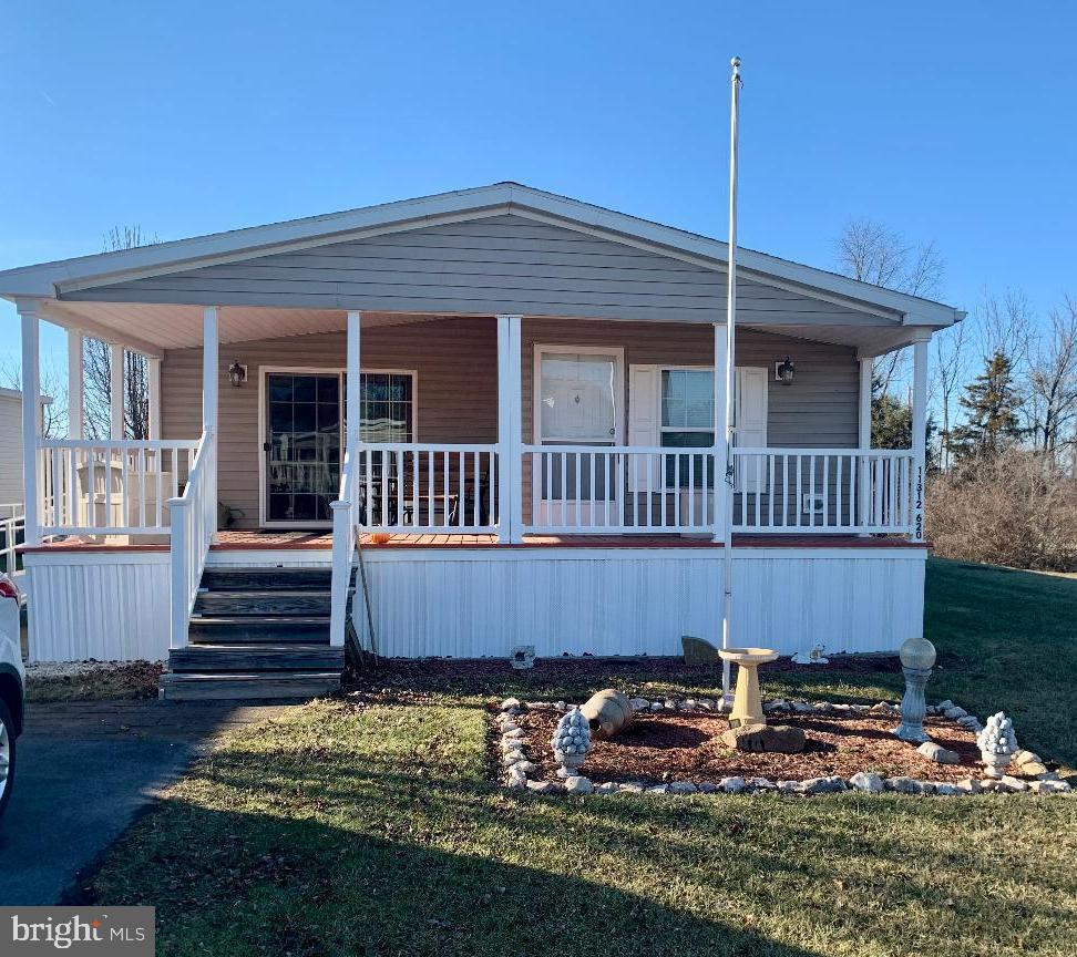 LAKESIDE VILLAGE - Residential