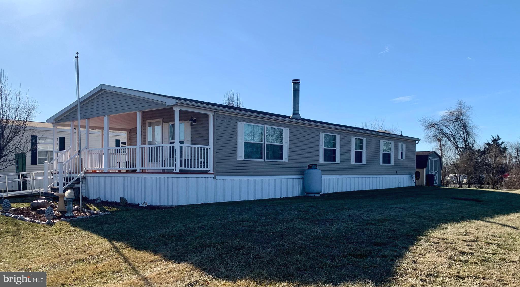 LAKESIDE VILLAGE - Residential