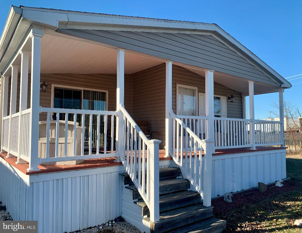 LAKESIDE VILLAGE - Residential