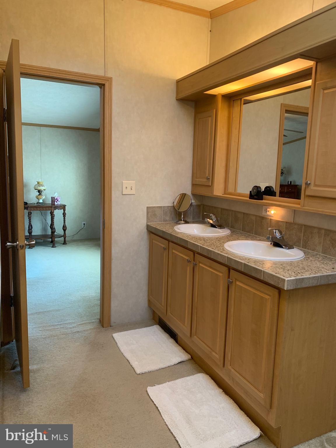 LAKESIDE VILLAGE - Residential