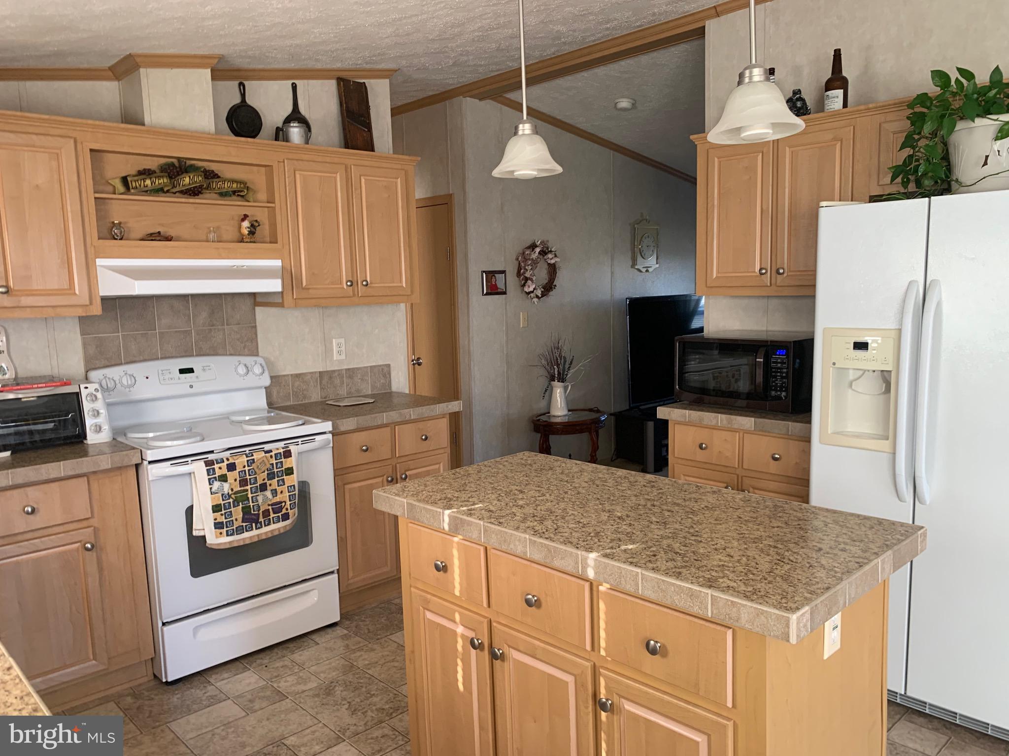 LAKESIDE VILLAGE - Residential