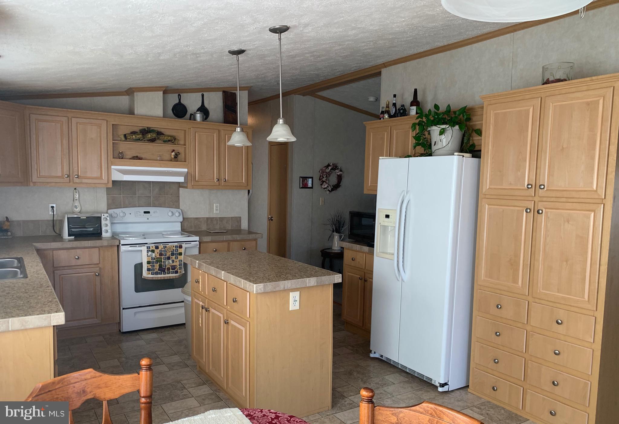 LAKESIDE VILLAGE - Residential