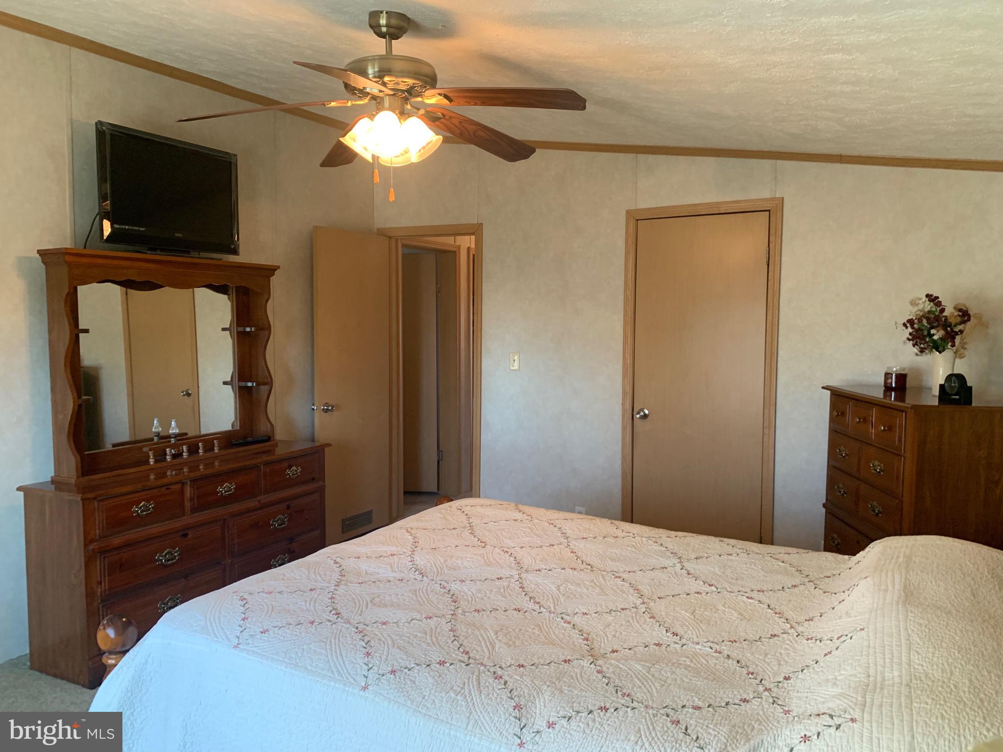 LAKESIDE VILLAGE - Residential