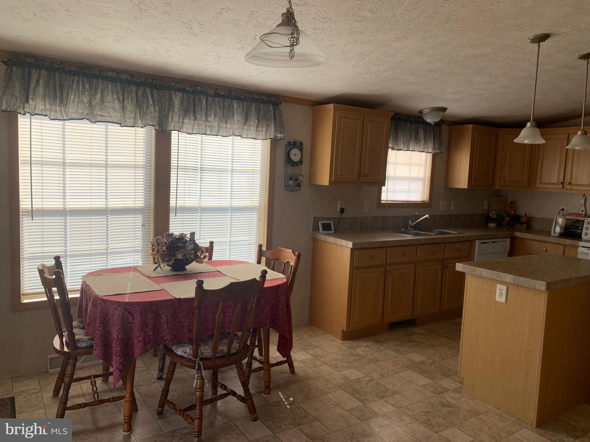 LAKESIDE VILLAGE - Residential